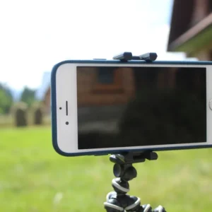 Téléphone sur trépied en tournage — Vidéos UGC